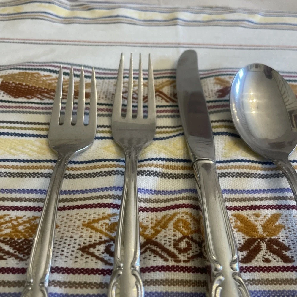 5 Piece Vintage William Roberts Stainless Steel Royal Manor Pattern Silverware‎